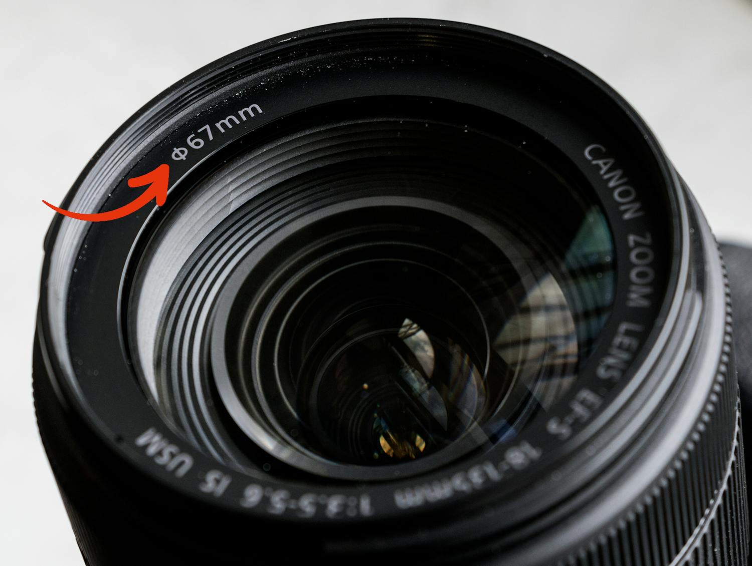 4 Nærbilde av Canon 18–135 mm objektiv